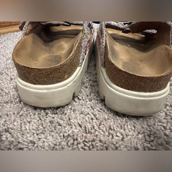 Hey Girl by Corky’s Crochet Platform Sandals - Picture 5 of 9